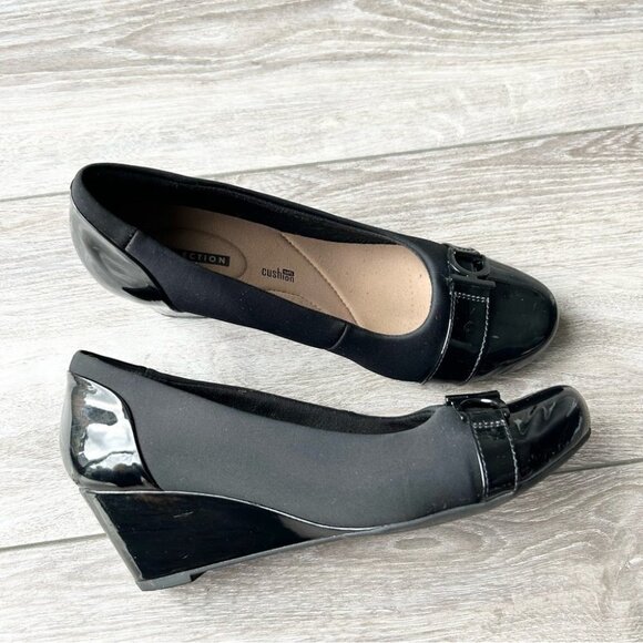 Clarks Women's Flores Poppy Pumps - Picture 1 of 14